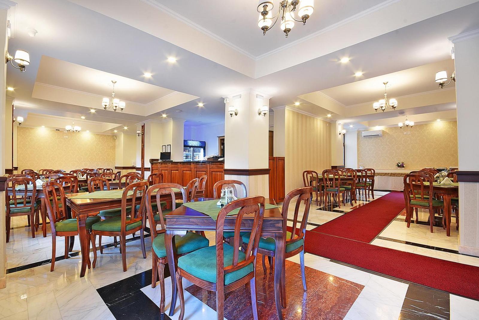 Hotel Moldavia Slănic-Moldova エクステリア 写真