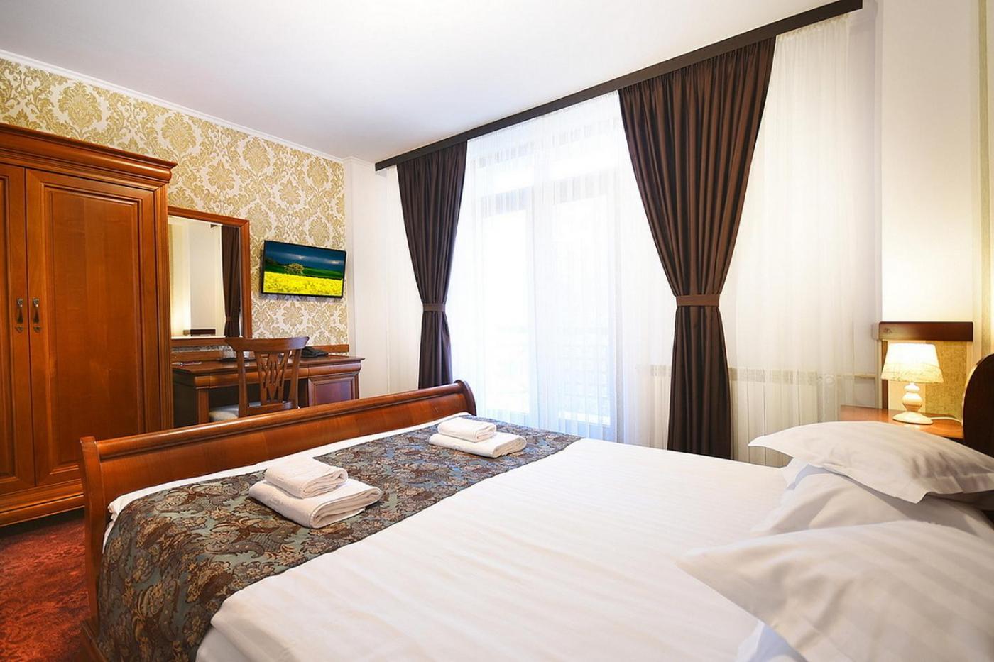 Hotel Moldavia Slănic-Moldova エクステリア 写真